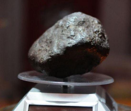 罕见陨石现身乌鲁木齐标价8000万